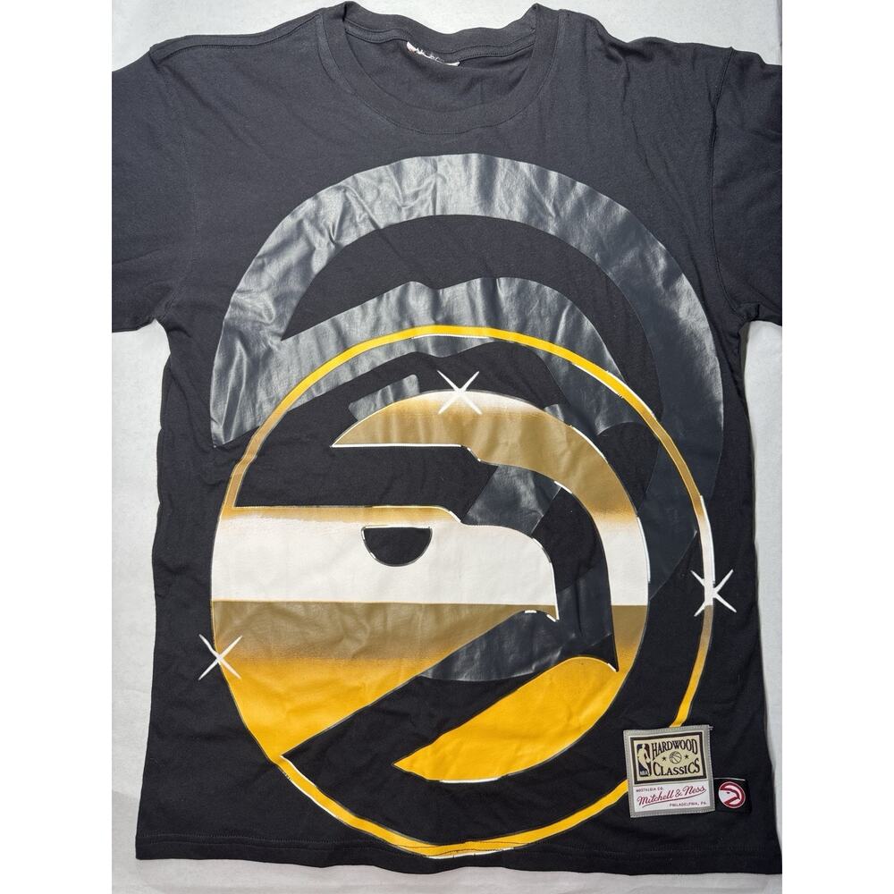 Mitchell & Ness Atlanta Hawks Hardwood Classics Tee XL Graphic Tee Black Gold